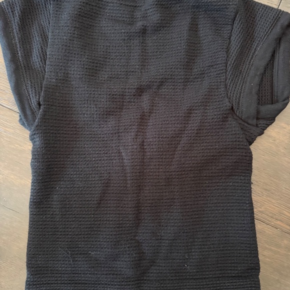 black shirt - Picture 2 of 4